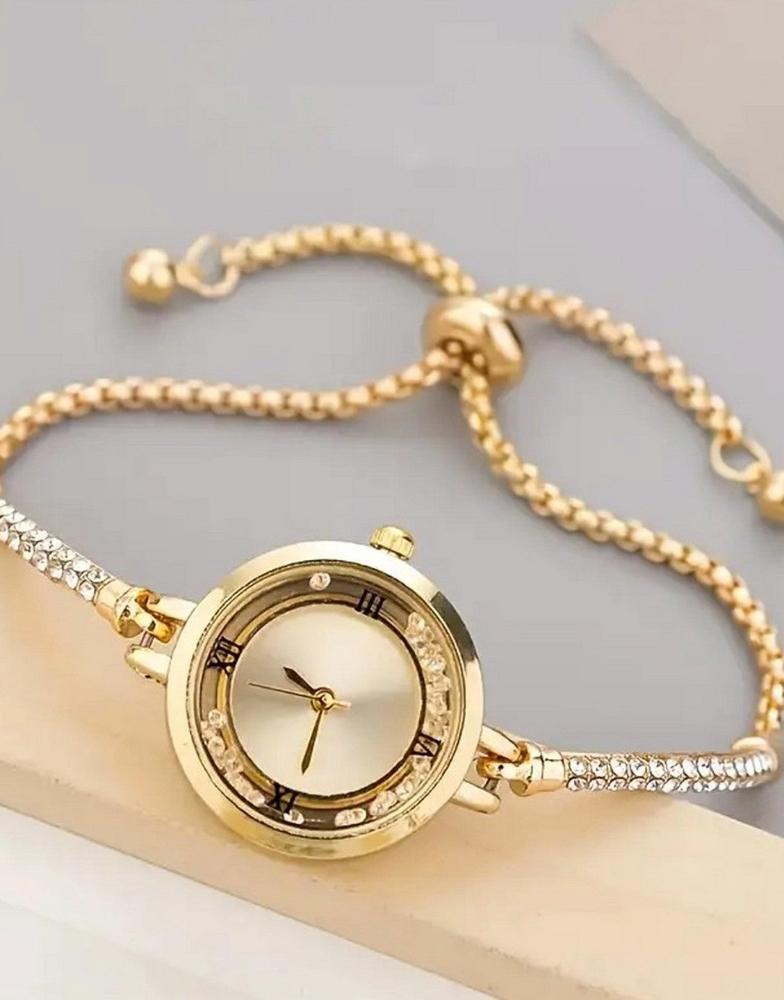 Elegant Golden Ladies Bracelet Watch
